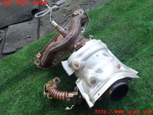 1UPJ-9237972041]セレナ(NC28 C28系)エキマニ1 触媒 マニバーター 中古_2