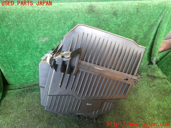 1UPJ-9237972560]セレナ(NC28 C28系)エアクリーナーボックス 中古_1