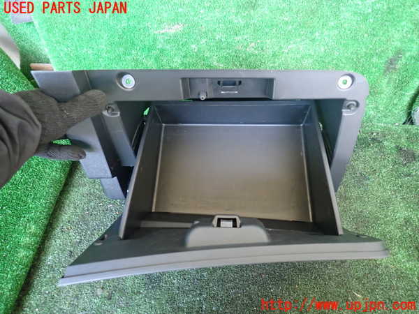 1UPJ-9237977516]セレナ(NC28 C28系)グローブボックス1 中古_3