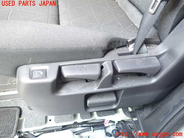 1UPJ-9237977175]セレナ(NC28 C28系)左2列目シート 中古_4