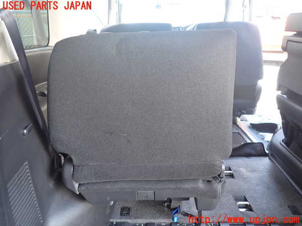 1UPJ-9237977265]セレナ(NC28 C28系)左3列目シート 中古_4