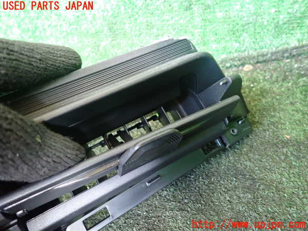 1UPJ-9237977527]セレナ(NC28 C28系)エアコン吹き出し口2 (真中) 中古_3