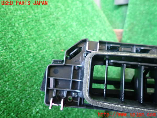 1UPJ-9237977527]セレナ(NC28 C28系)エアコン吹き出し口2 (真中) 中古_5