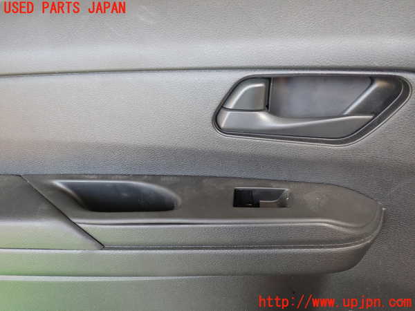 1UPJ-9237971264]セレナ(NC28 C28系)左前ドア内張り 中古_2