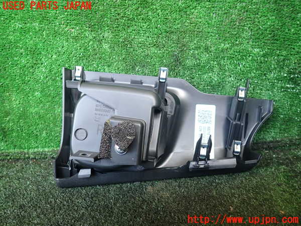 1UPJ-9237977810]セレナ(NC28 C28系)ドリンクホルダー 中古_2