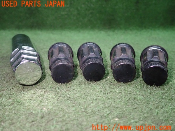 3UPJ=9237980968]インプレッサ WRX-STI(GRB A型)WePro SCM440 697 M12X1.25 RH/T クロモリ銅 ホイールロックナット 中古_3