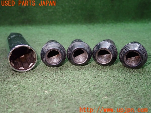 3UPJ=9237980968]インプレッサ WRX-STI(GRB A型)WePro SCM440 697 M12X1.25 RH/T クロモリ銅 ホイールロックナット 中古_4