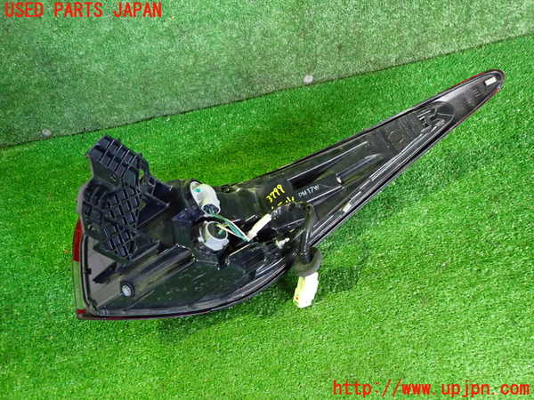 2UPJ-9237991536]アウトランダーPHEV(GN0W)左テールランプ 中古_3