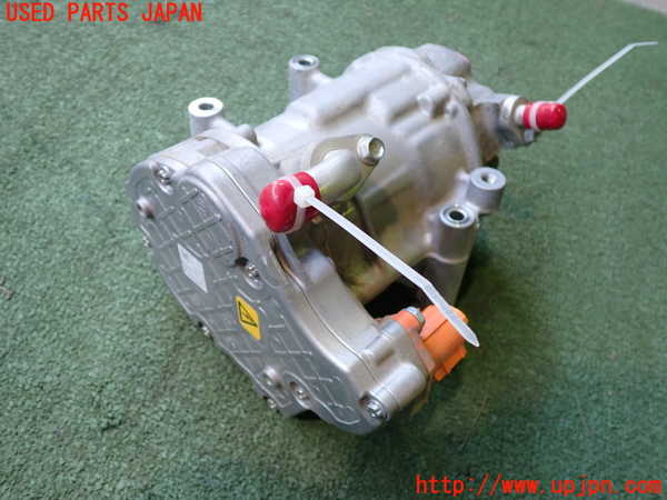 2UPJ-9237996025]アウトランダーPHEV(GN0W)エアコンコンプレッサー 中古_3