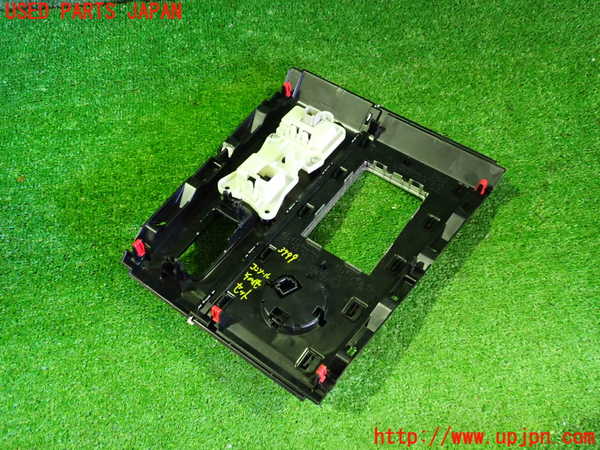 2UPJ-9237997549]アウトランダーPHEV(GN0W)コンソール 中古_4