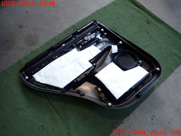 2UPJ-9237991294]アウトランダーPHEV(GN0W)右後ドア内張り 中古_4
