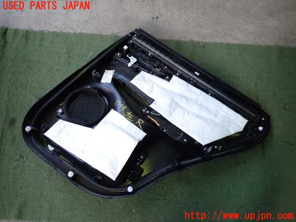 2UPJ-9237991324]アウトランダーPHEV(GN0W)左後ドア内張り 中古_5