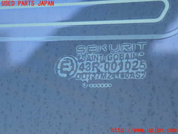 2UPJ-9238001380]ポルシェ・カイエン(9PABFD)右クォーターガラス 中古(43R-001025 M241)_2