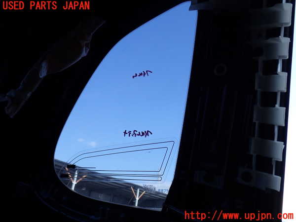2UPJ-9238001382]ポルシェ・カイエン(9PABFD)左クォーターガラス 中古(43R-001025 M241)_3