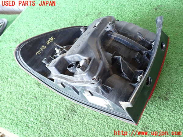 2UPJ-9238001530]ポルシェ・カイエン(9PABFD)右テールランプ 中古_3