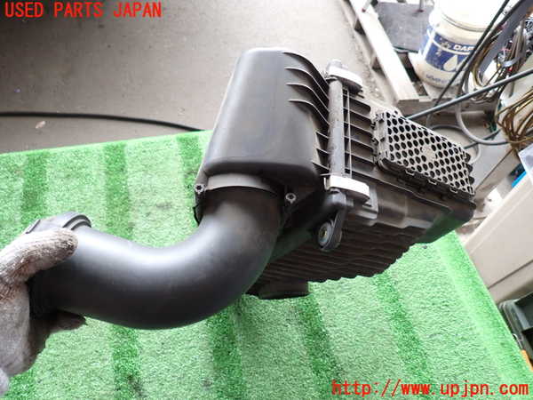 2UPJ-9238002560]ポルシェ・カイエン(9PABFD)エアクリーナーボックス 中古_2
