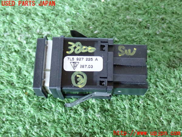 2UPJ-9238006308]ポルシェ・カイエン(9PABFD)スイッチ3 (PSM OFF) 中古_2
