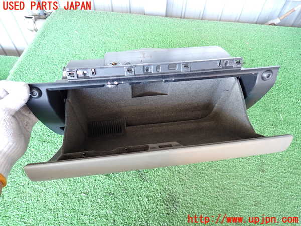 2UPJ-9238007516]ポルシェ・カイエン(9PABFD)グローブボックス1 中古_2