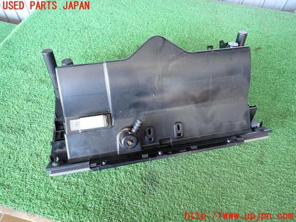 2UPJ-9238007516]ポルシェ・カイエン(9PABFD)グローブボックス1 中古_3