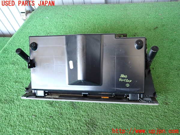 2UPJ-9238007516]ポルシェ・カイエン(9PABFD)グローブボックス1 中古_4