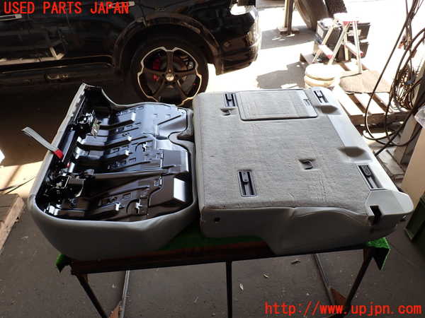 2UPJ-9238007405]ポルシェ・カイエン(9PABFD)右リアシート 中古_4