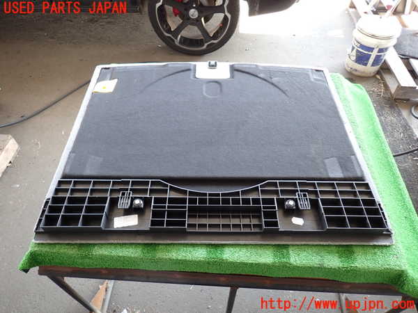 2UPJ-9238007771]ポルシェ・カイエン(9PABFD)ラゲッジトレイ1 中古_2