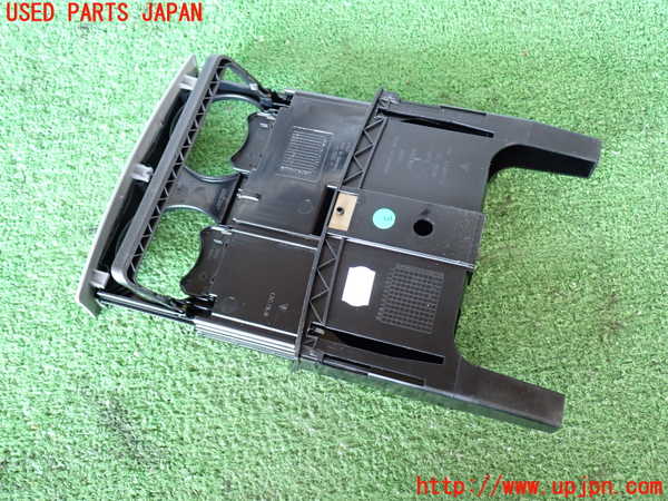 2UPJ-9238007810]ポルシェ・カイエン(9PABFD)ドリンクホルダー 中古_3