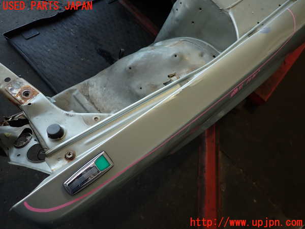 2UPJ-9238011082]グロリア ワゴン(WY30)左前フェンダー ジャンク_2