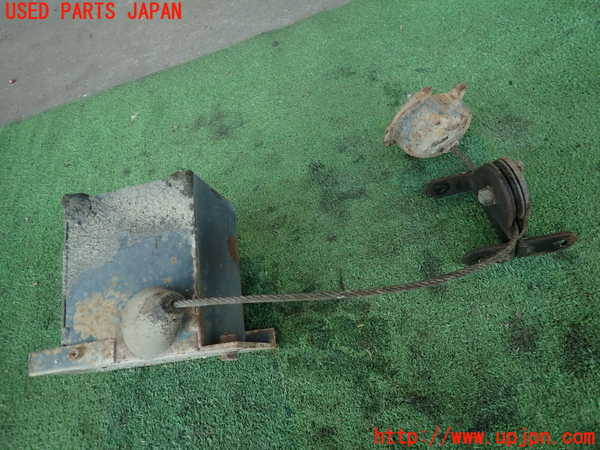 2UPJ-9238011700]グロリア ワゴン(WY30)スペアタイヤキャリア 中古_2