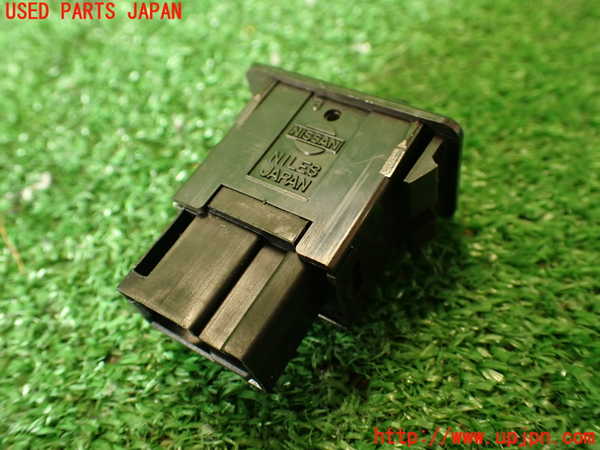 2UPJ-9238016300]グロリア ワゴン(WY30)デフォッガースイッチ 中古_3