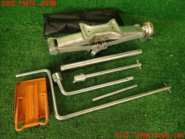 2UPJ-9238017805]グロリア ワゴン(WY30)車載工具 中古_2