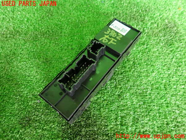 2UPJ-9238026240]インプレッサ スポーツ ハイブリッド(GPE)右前パワーウィンドウスイッチ 中古_2