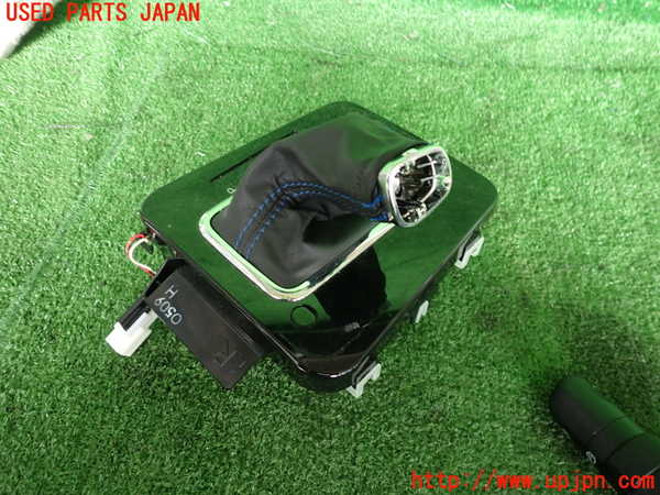 2UPJ-9238027575]インプレッサ スポーツ ハイブリッド(GPE)シフトブーツ 中古_2