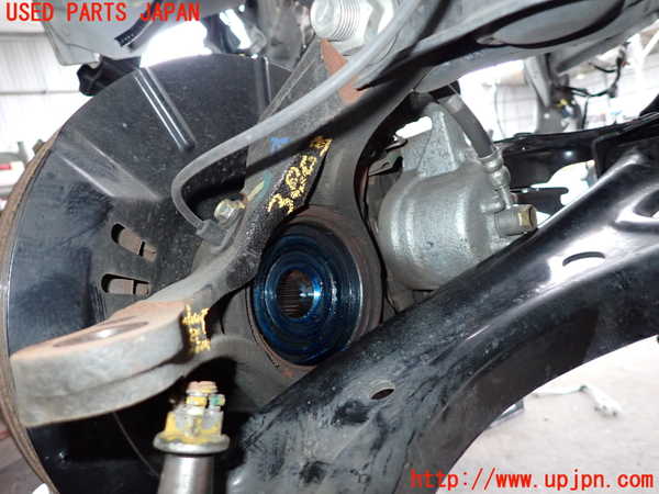 2UPJ-9238034295]WR-V(DG5)左フロントナックルハブ 中古_2