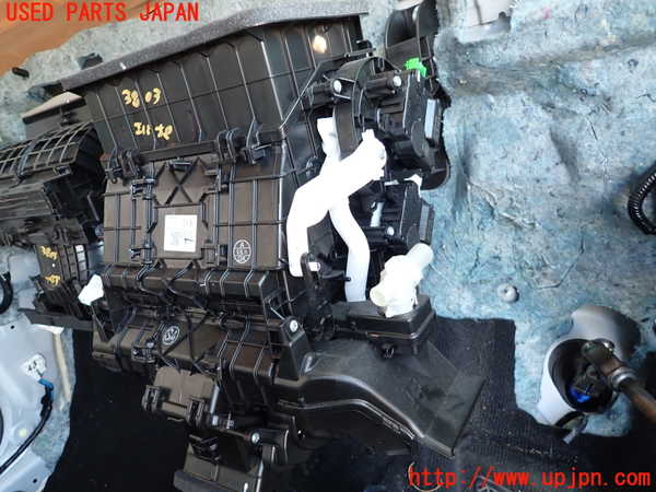 2UPJ-9238036081]WR-V(DG5)エバポレーター1 中古_2