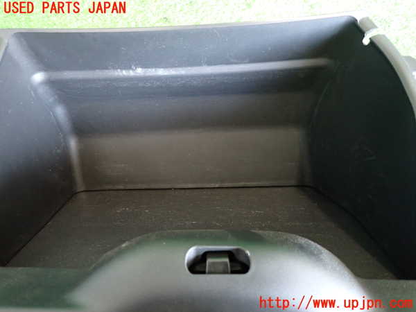 2UPJ-9238037516]WR-V(DG5)グローブボックス1 中古_4