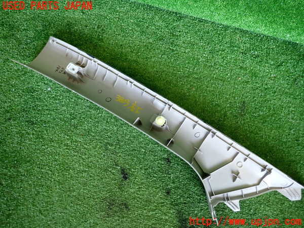 2UPJ-9238037655]WR-V(DG5)右フロントピラートリム 中古_2