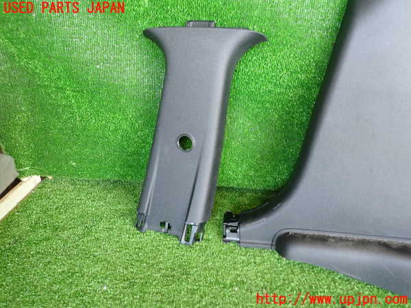 2UPJ-9238037665]WR-V(DG5)右センターピラートリム 中古_2