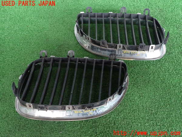 2UPJ-9238041050]BMW 525i(NU25)ラジエターグリル 中古 (E60)_2