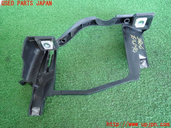 2UPJ-9238041140]BMW 525i(NU25)右ヘッドライトリム 中古 (E60)_2