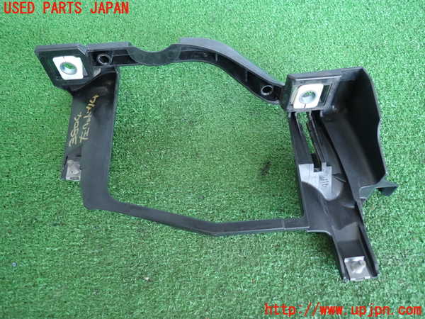 2UPJ-9238041142]BMW 525i(NU25)左ヘッドライトリム 中古 (E60)_2