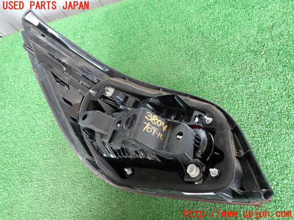 2UPJ-9238041530]BMW 525i(NU25)右テールランプ 中古 (E60)_3