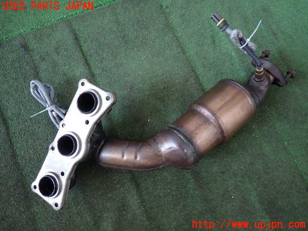 2UPJ-9238042041]BMW 525i(NU25)エキマニ1 (触媒 マニバーター) 中古 (E60)_2