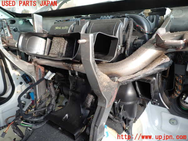 2UPJ-9238046081]BMW 525i(NU25)エバポレーター1 中古 (E60)_3