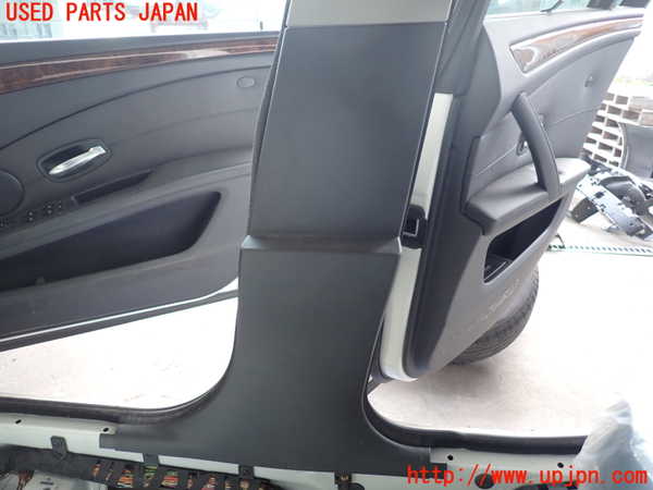 2UPJ-9238047665]BMW 525i(NU25)右センターピラートリム 中古 (E60)_3