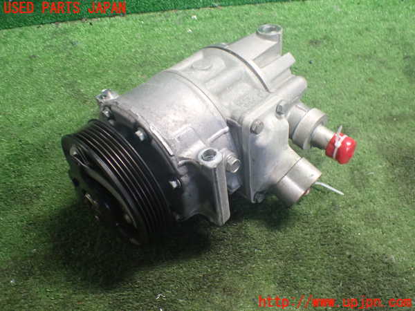 2UPJ-9238056025]VW ゴルフ GTI(1KAXX)エアコンコンプレッサー 中古_2