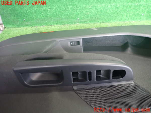 2UPJ-9238051234]VW ゴルフ GTI(1KAXX)右前ドア内張り 中古_2