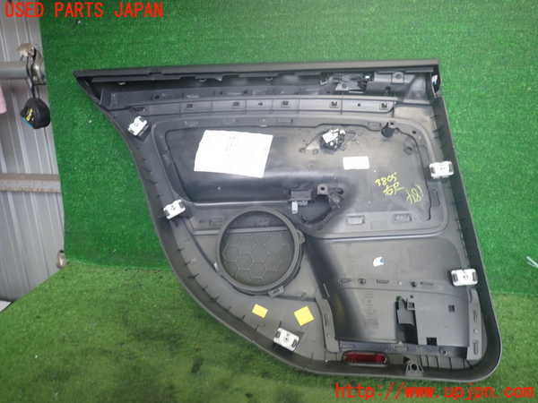 2UPJ-9238051294]VW ゴルフ GTI(1KAXX)右後ドア内張り 中古_4