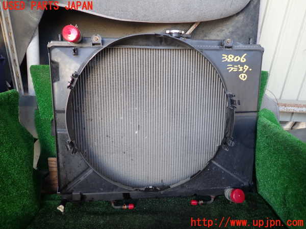 1UPJ-9238062321]パジェロ(V75W)ラジエーター1 中古_2