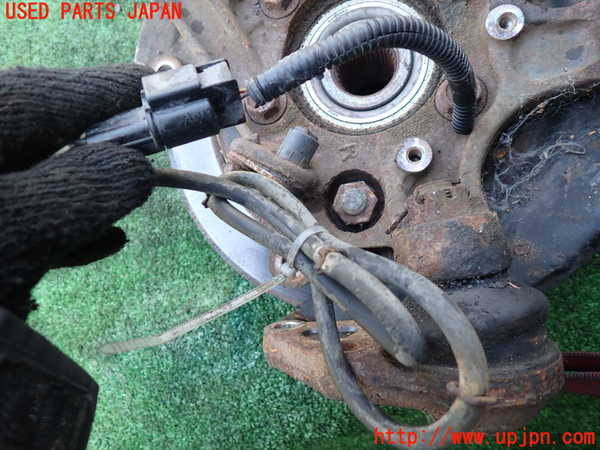 1UPJ-9238064300]パジェロ(V75W)右リアナックルハブ 中古_3